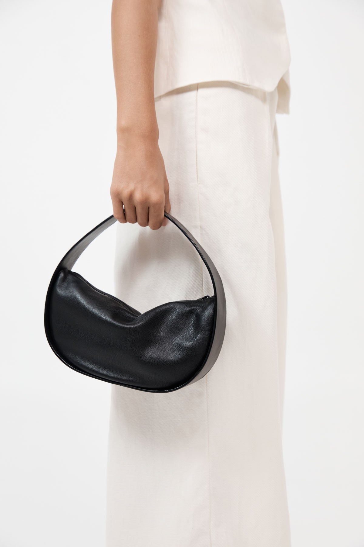St. Agni Petite Arc ウーブンレザーショルダーバッグ St. Agni | Petit Arc Bag - Black