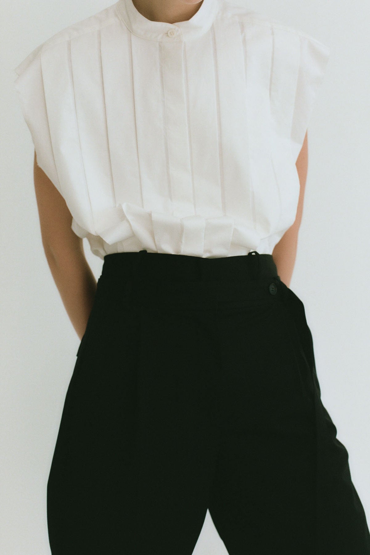 Sleeveless Tuck Detail Shirt - White