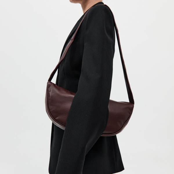 【関税込み】St. Agni バーガンディ Adjustable Crescent バッグ St. Agni | Adjustable Crescent Bag - Bordeaux
