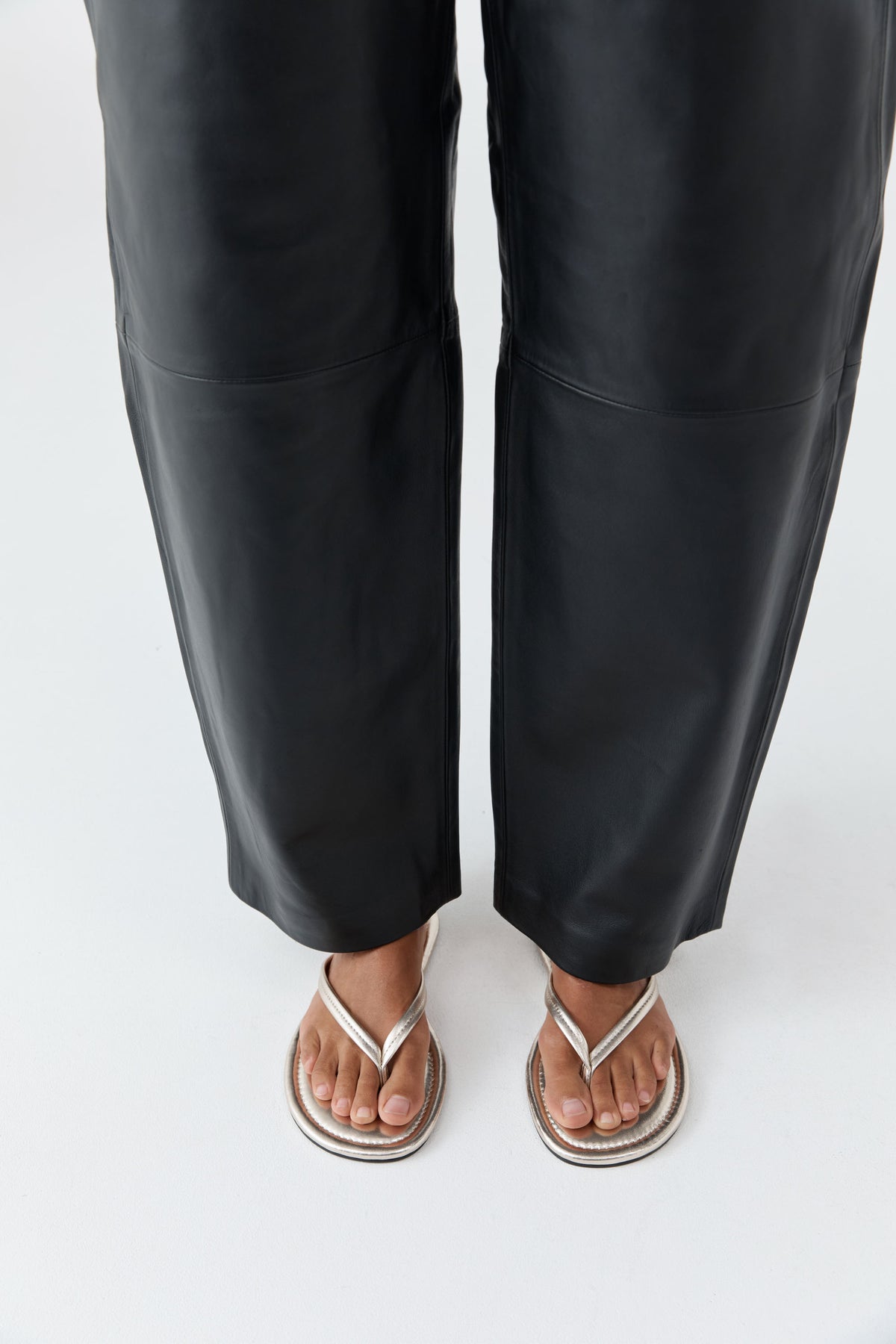 Thong Detail Slide - Soft Gold