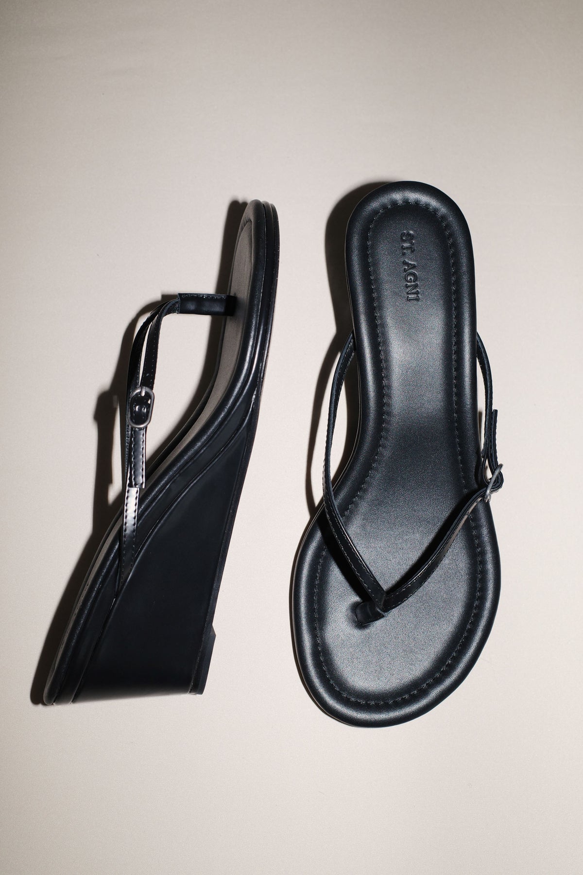 Petit Belt Thong Wedge - Black
