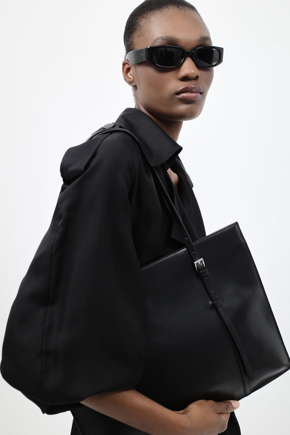 90s Messenger Tote - Black