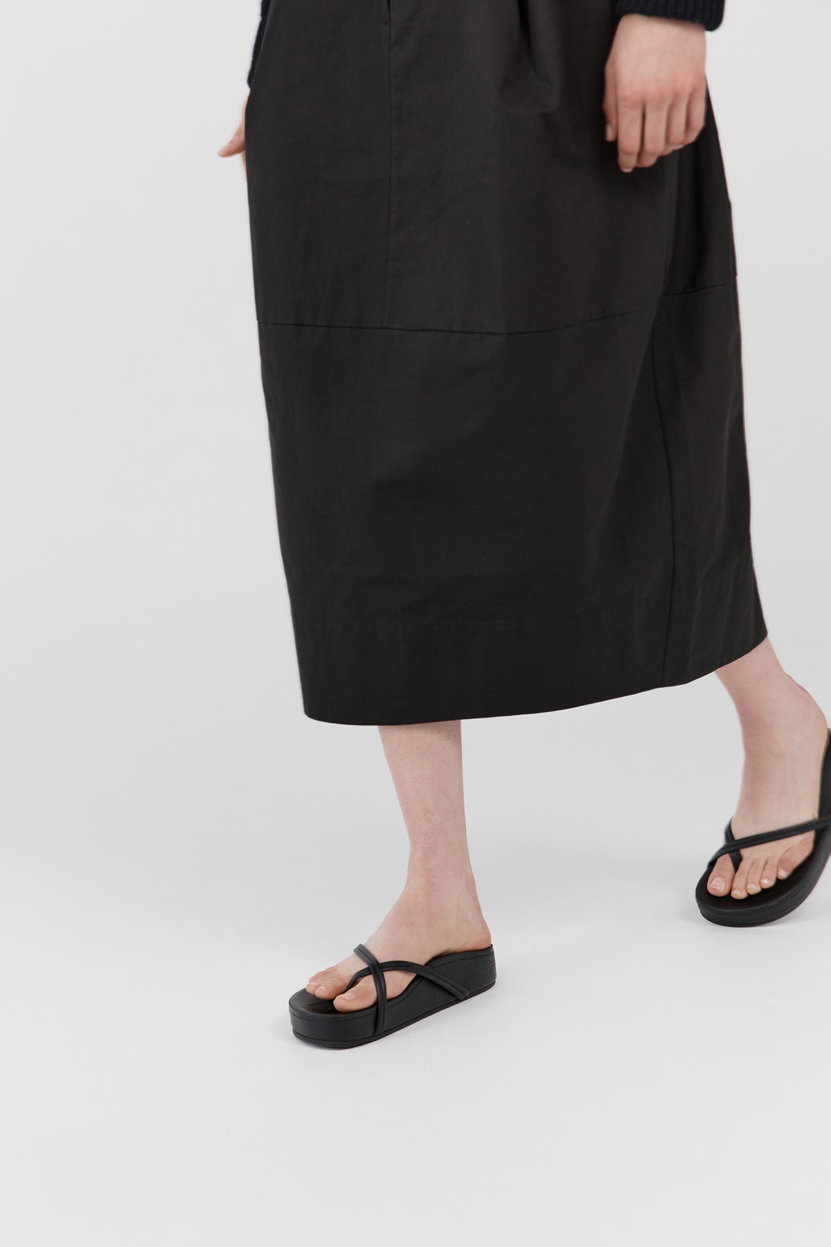 Cross Strap Flatform - Black