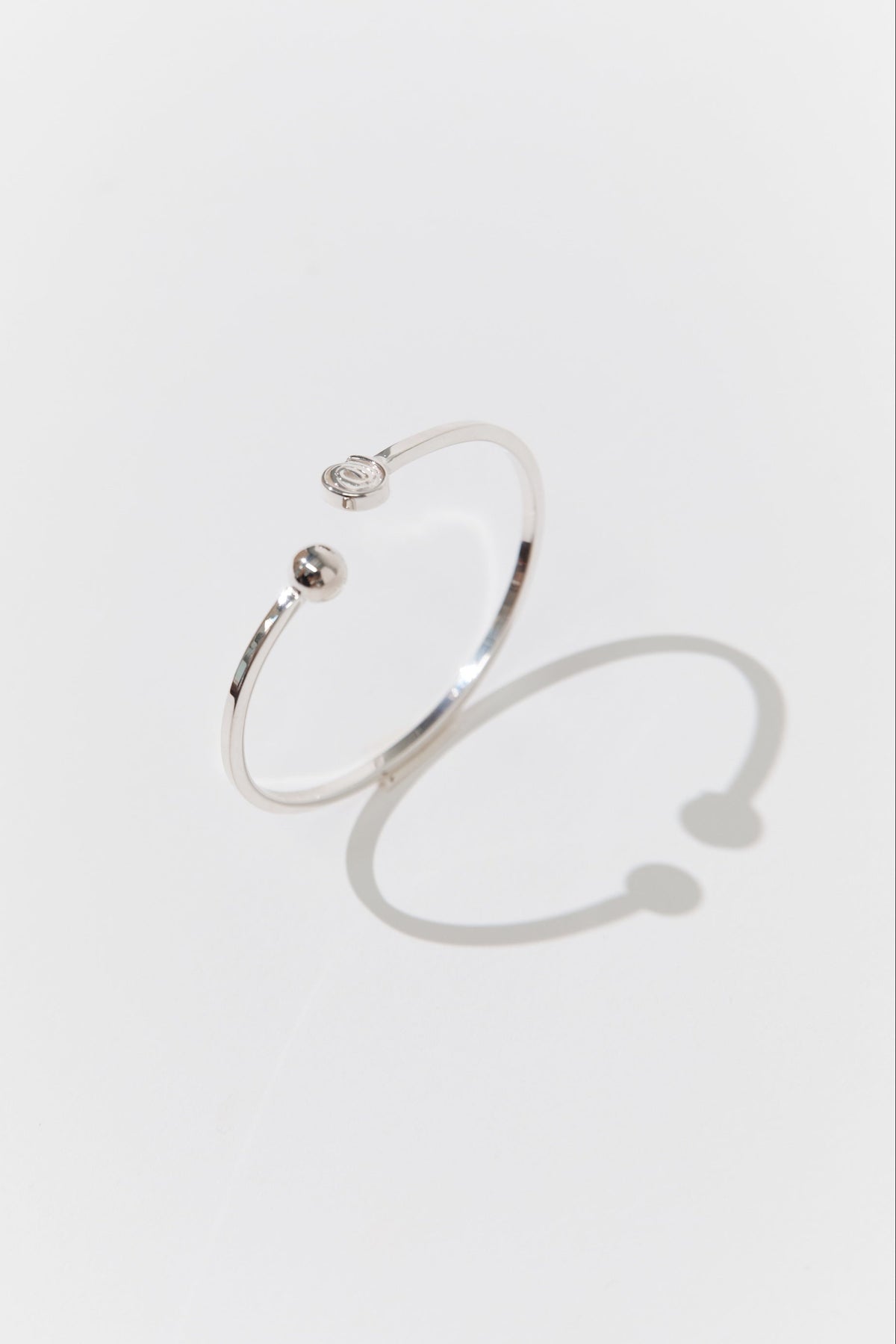 TRAZO Adjustable Bangle - by Belén Kröl