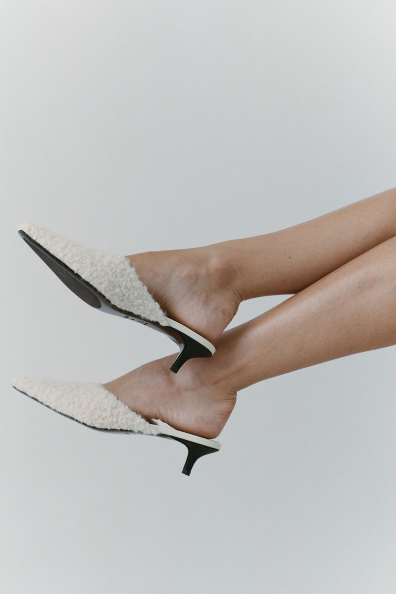 Teddy Heel - Ecru - Featured