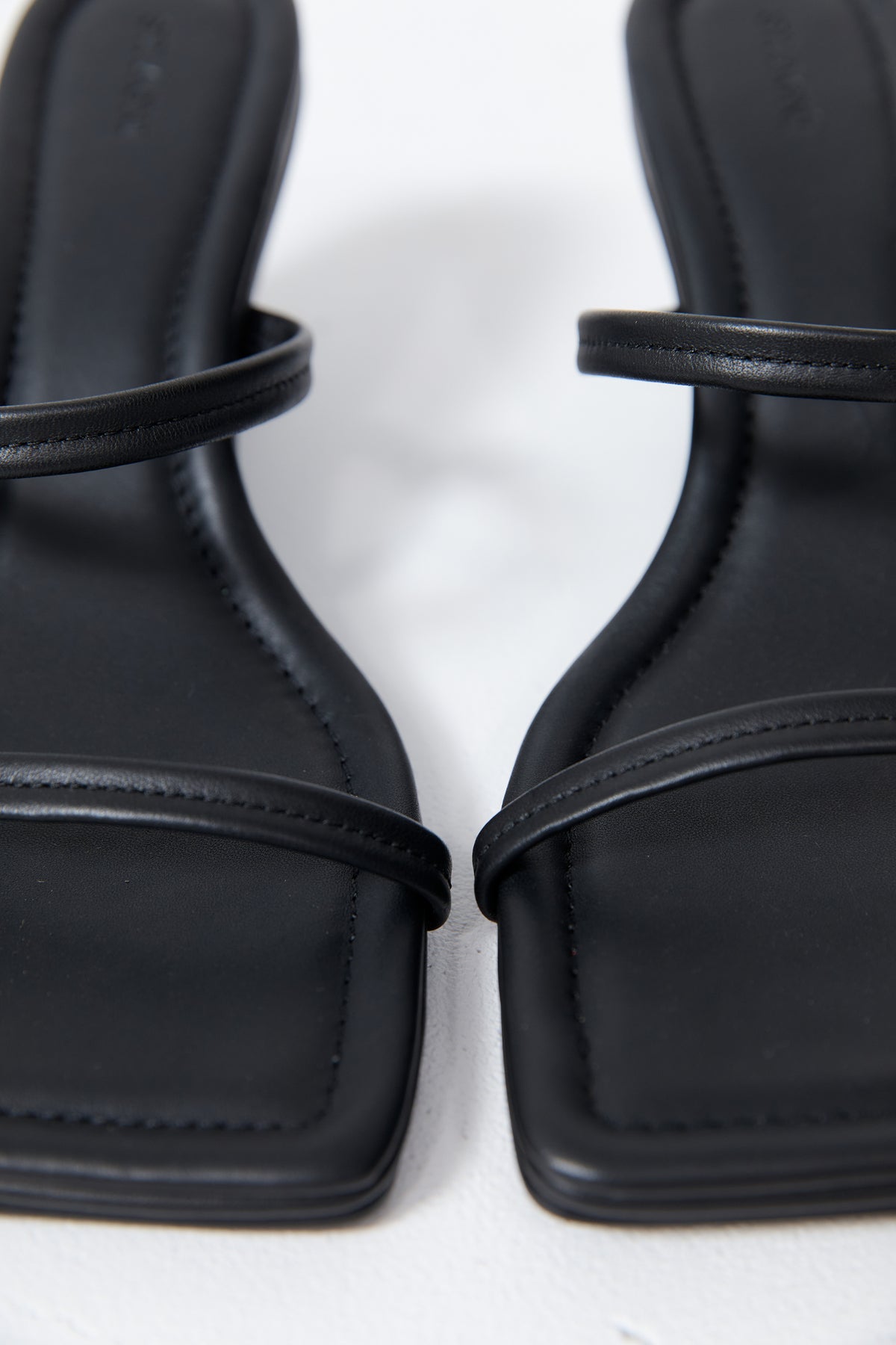 Double Strap Arc Wedge - Black