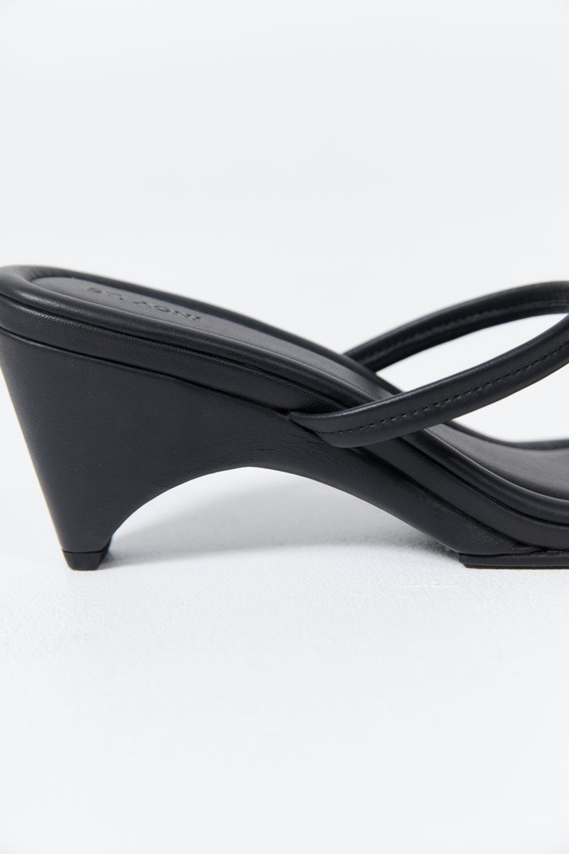 Double Strap Arc Wedge - Black