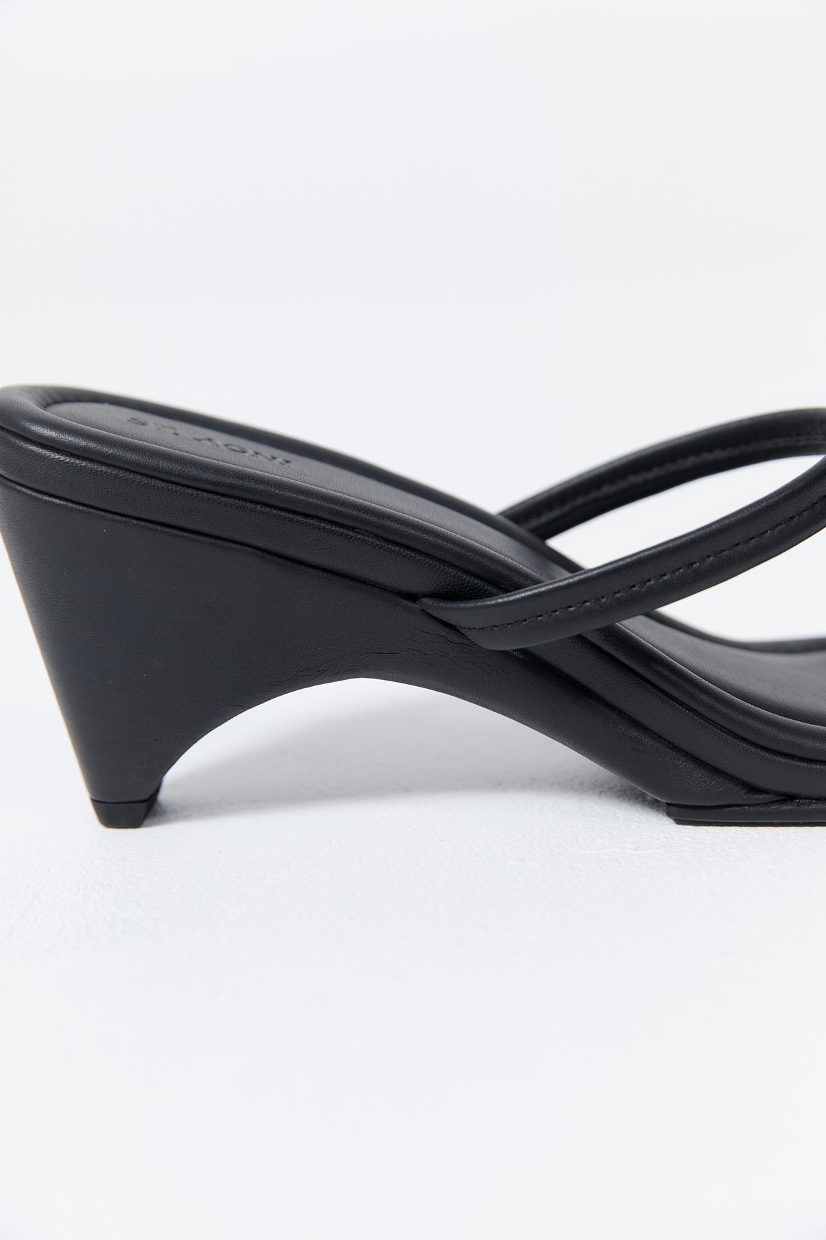 Double Strap Arc Wedge - Black