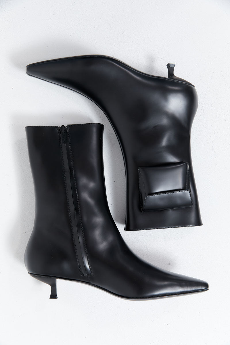 Petit Pouch Boot - Black