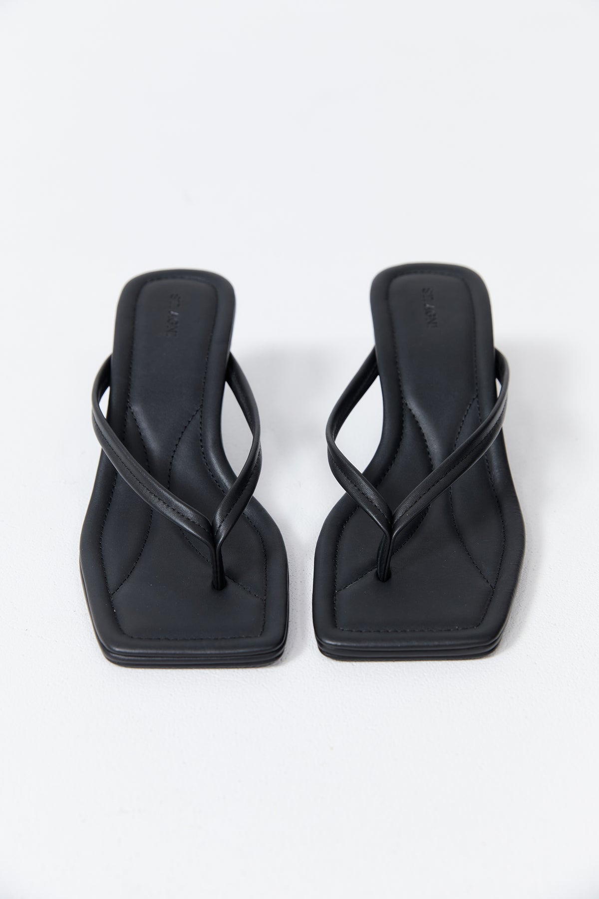 Thong Detail Heel - Black