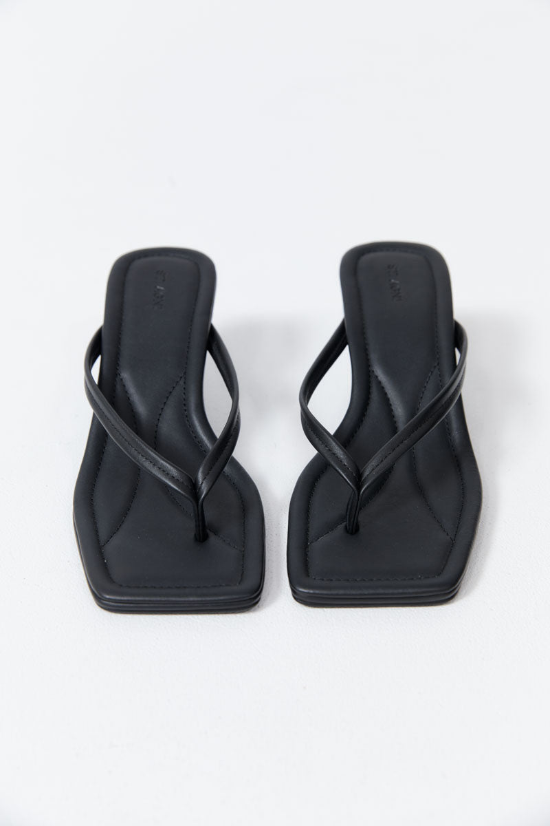 Thong Detail Heel - Black