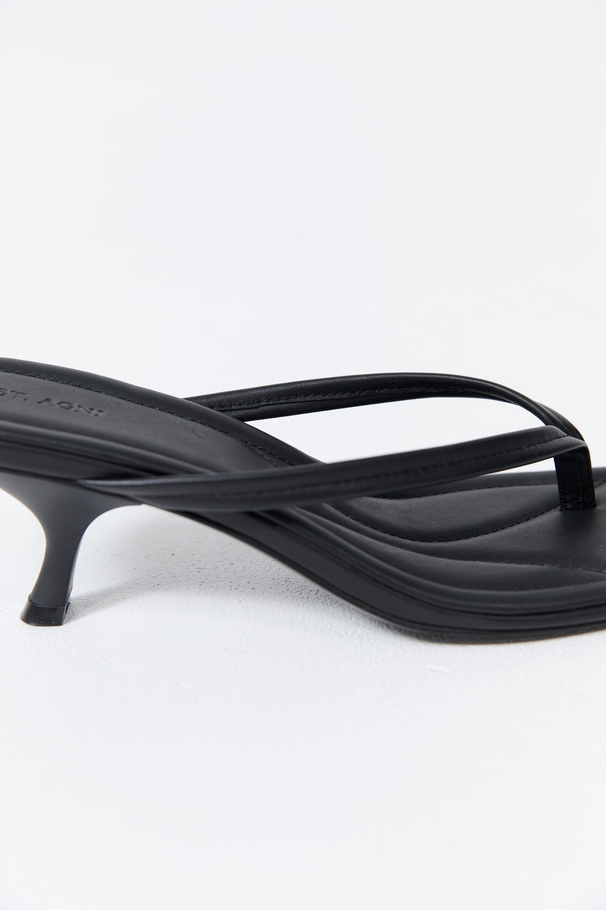 Thong Detail Heel - Black