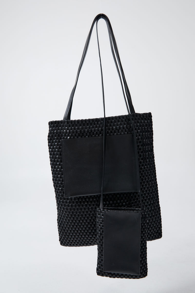 Lattice Contrast Sling Pouch - Black