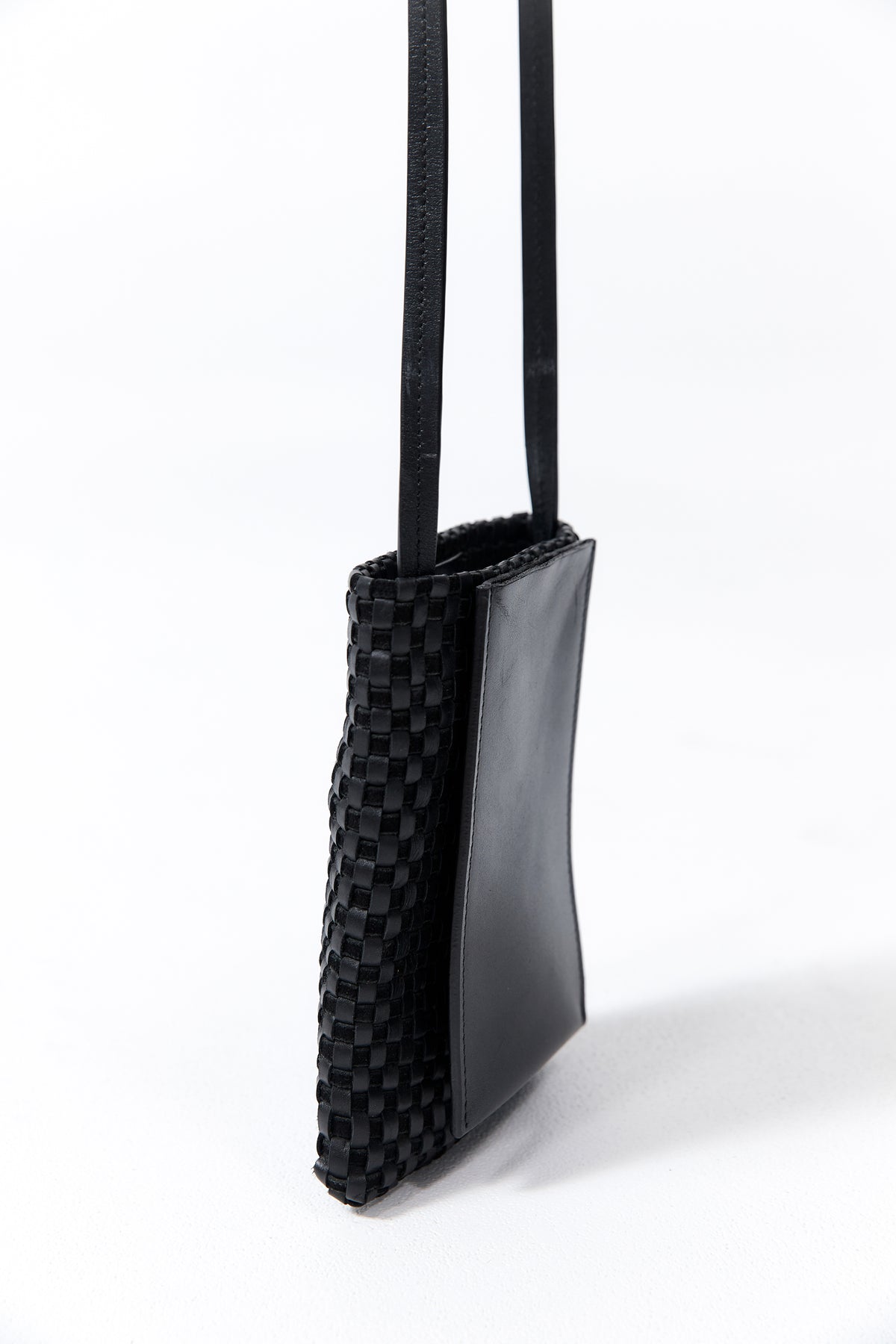 Lattice Contrast Sling Pouch - Black