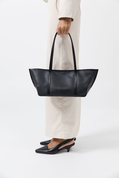 【関税込み】St. Agni ブラック Slim Bateau トートバッグ St. Agni | Slim Bateau Tote - Black
