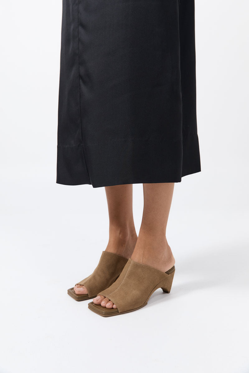Suede Arc Wedge - Oak