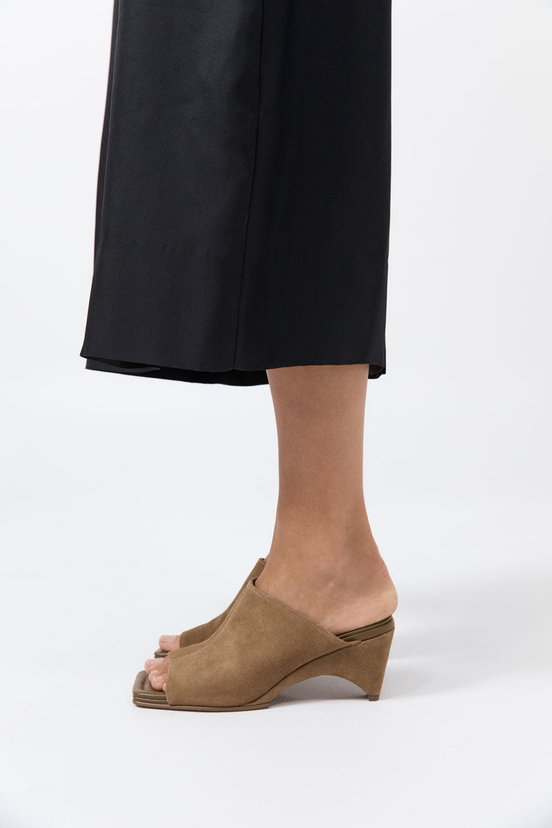Suede Arc Wedge - Oak