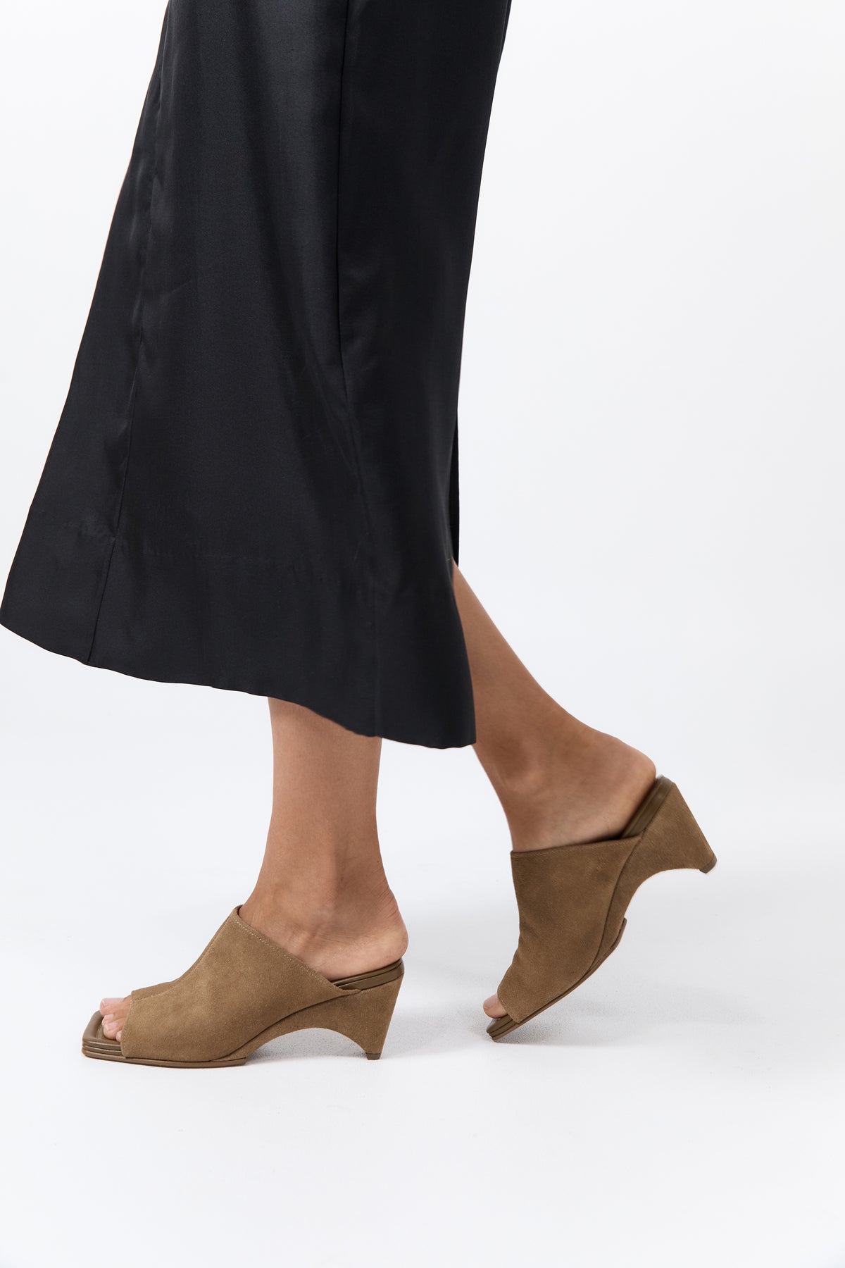 Suede Arc Wedge - Oak