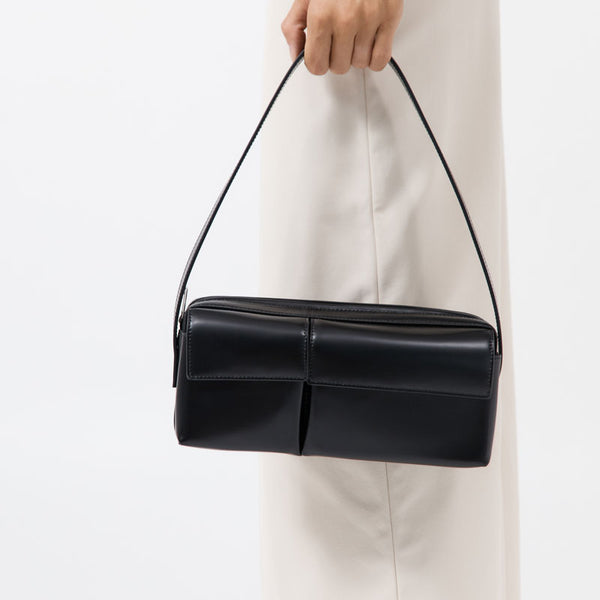 St.Agni 90's レザー ショルダーバッグ 送料込み St. Agni | 90s Utility Shoulder Bag - Black