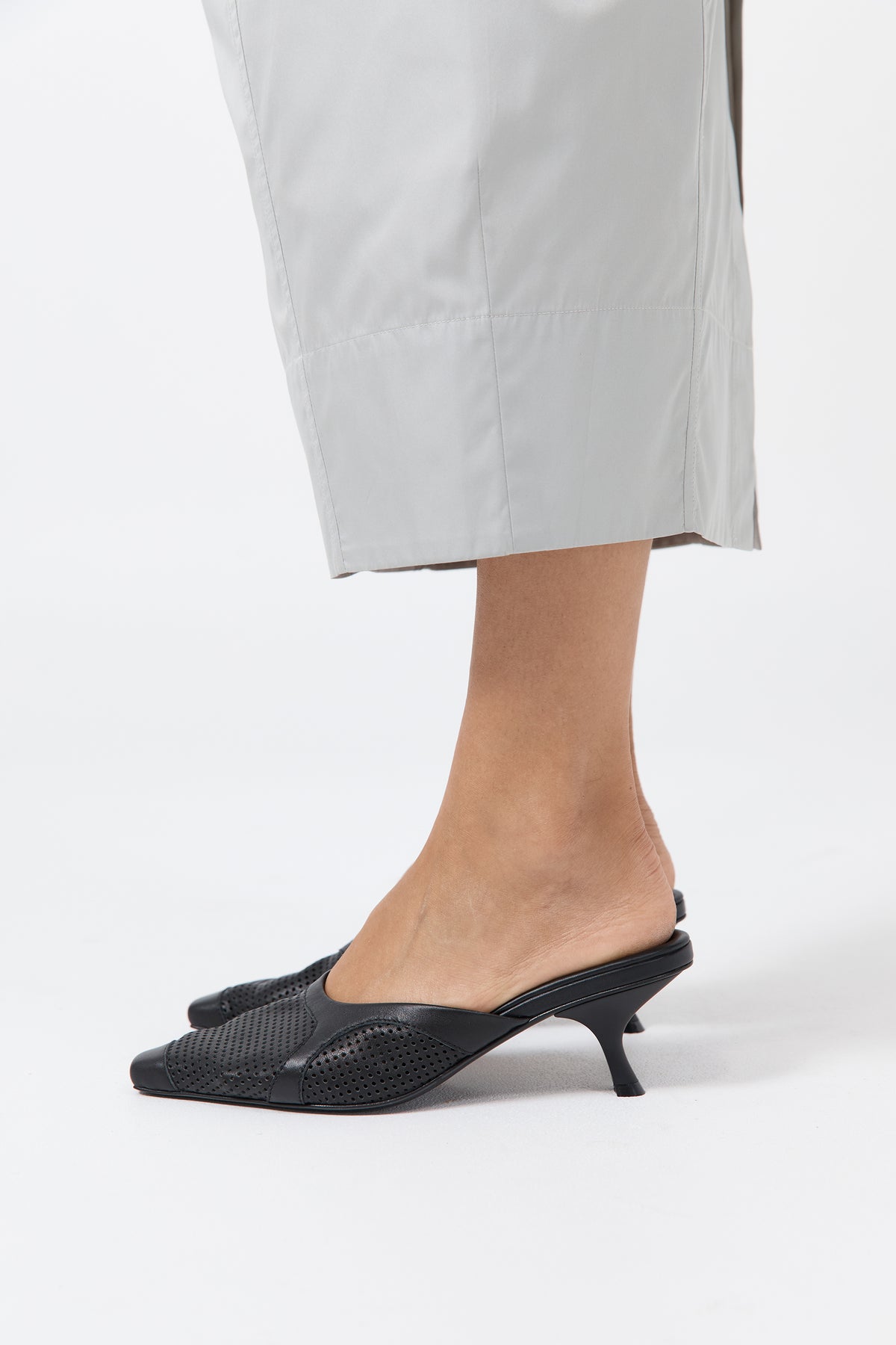 Perforated Heel - Black