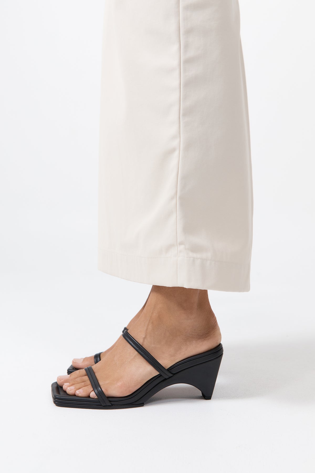 Double Strap Arc Wedge - Black