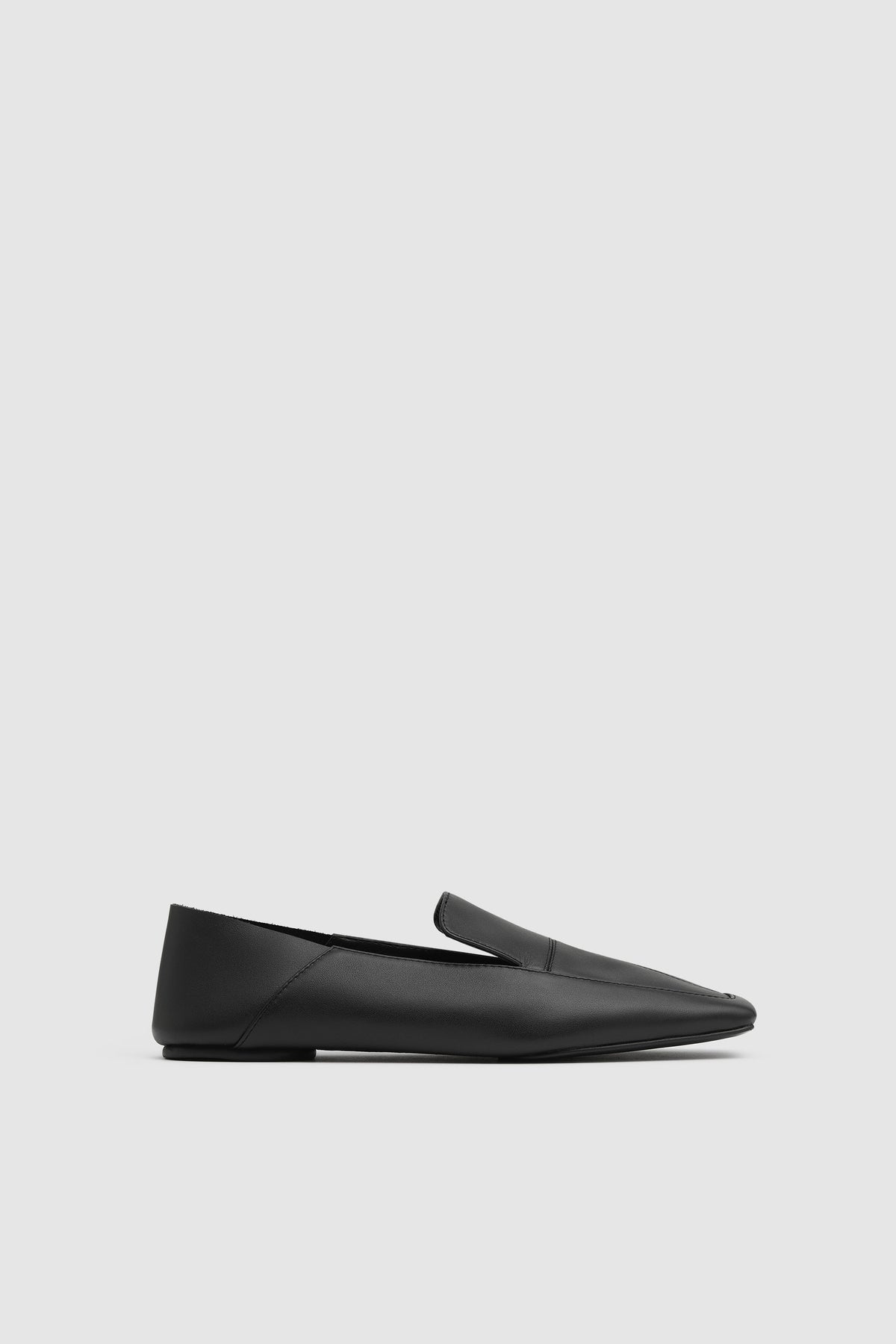 Minimal Flat Loafer - Black