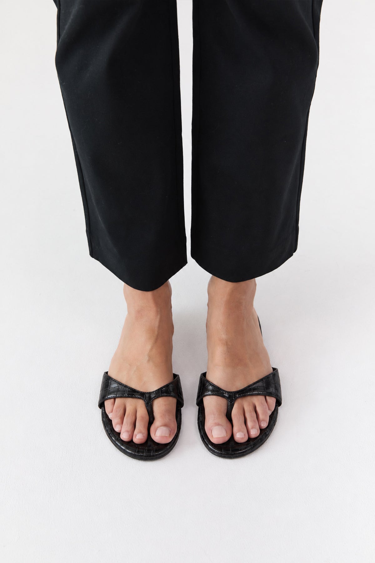 Everyday Thong - Croc Embossed Black
