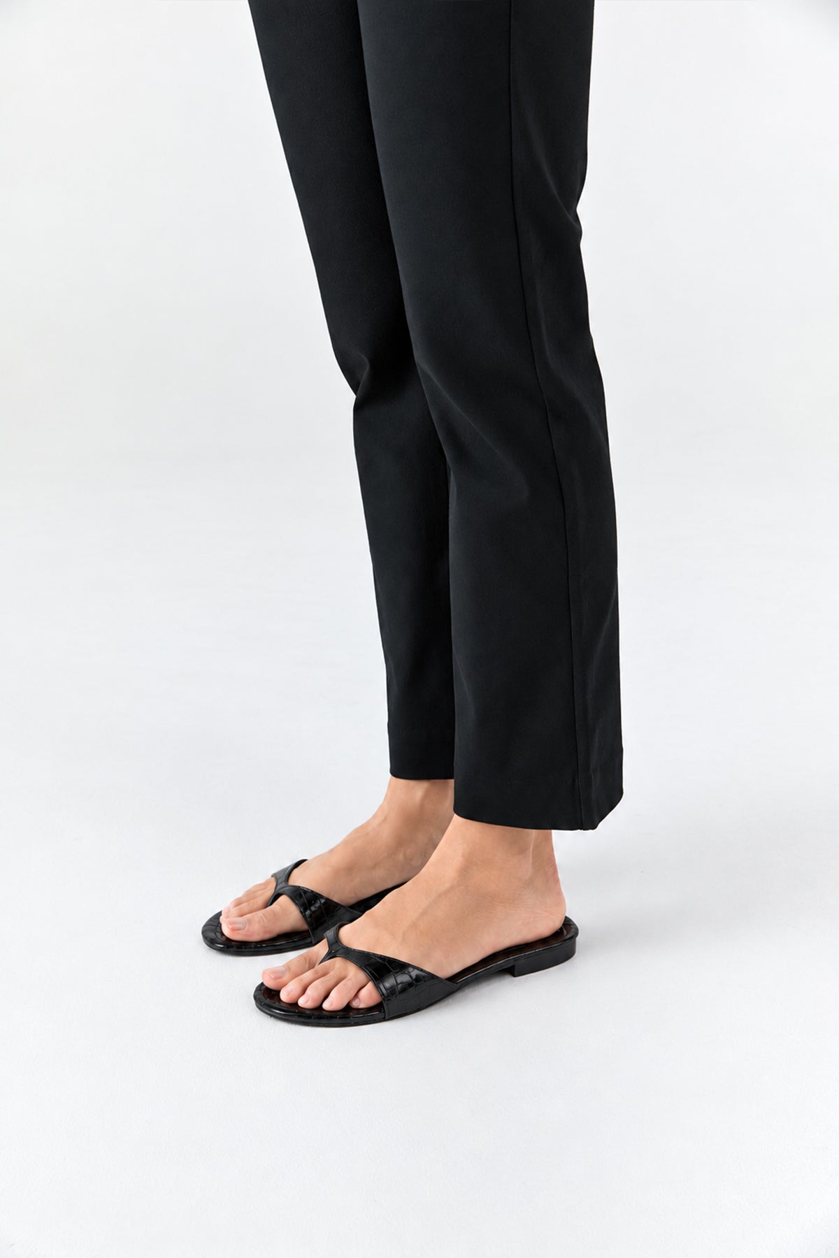 Everyday Thong - Croc Embossed Black