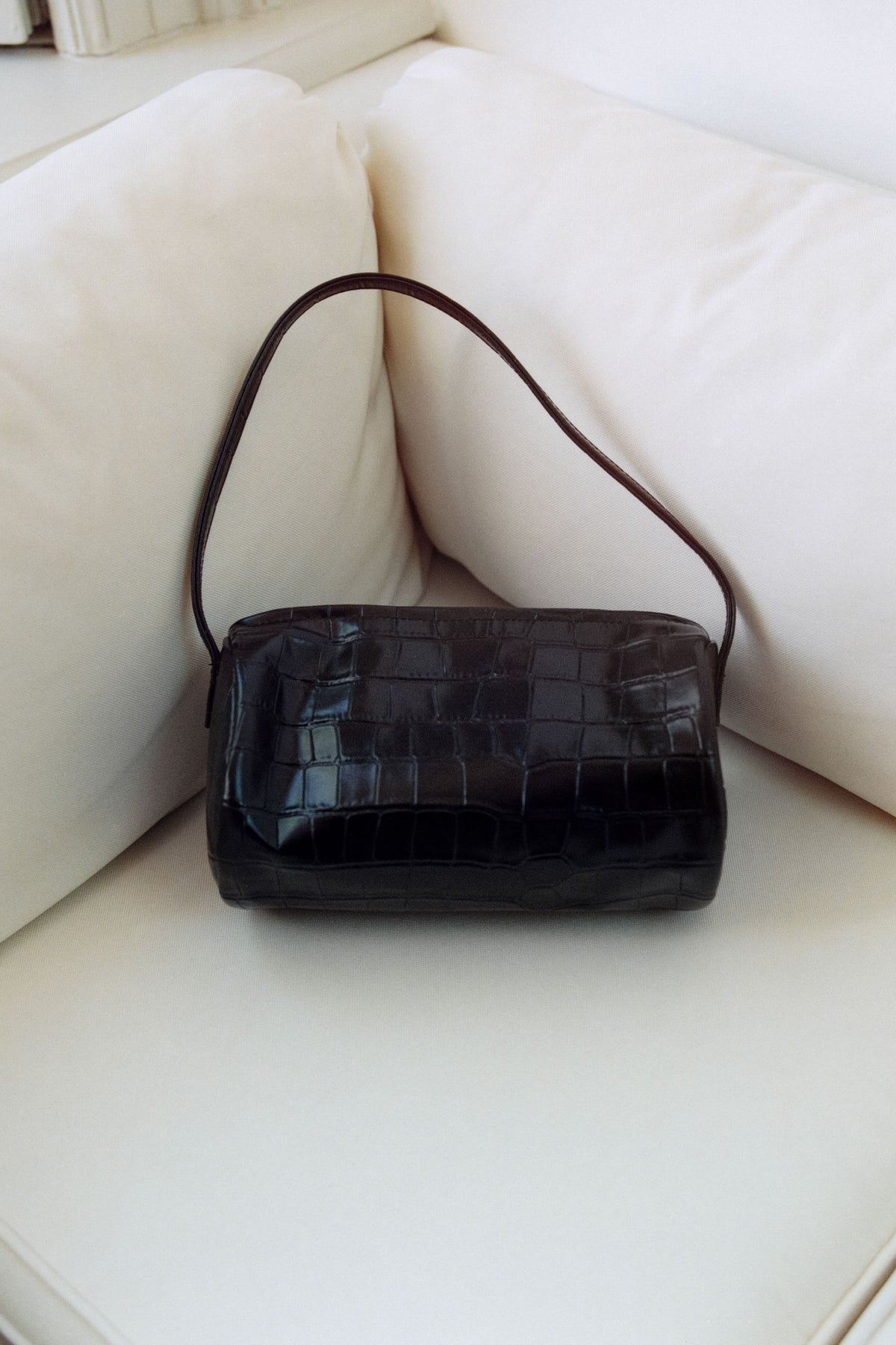 PRE-ORDER: Connolo Shoulder Bag - Croc Embossed Black