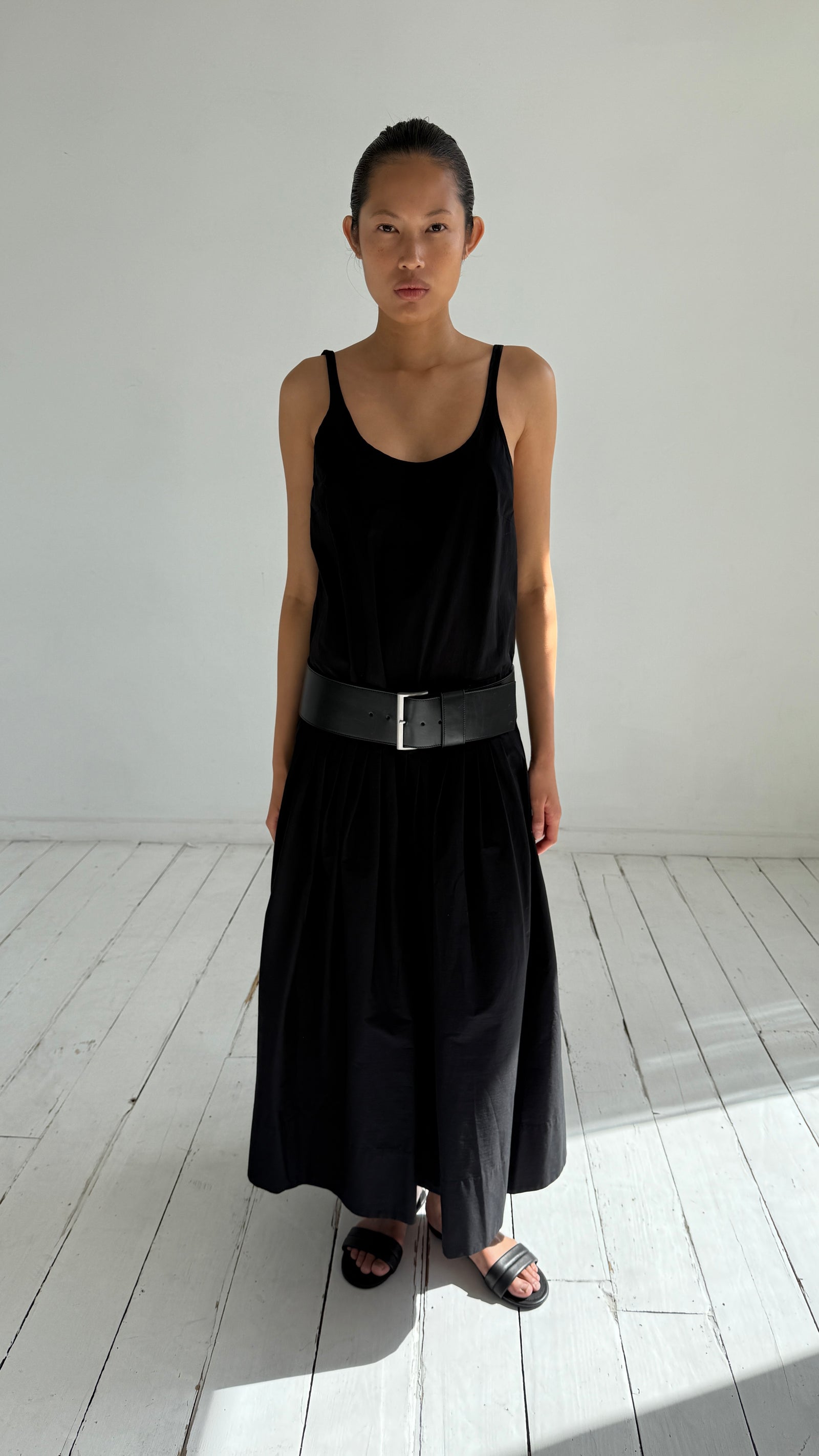 Relaxed Pleat Dress - Black