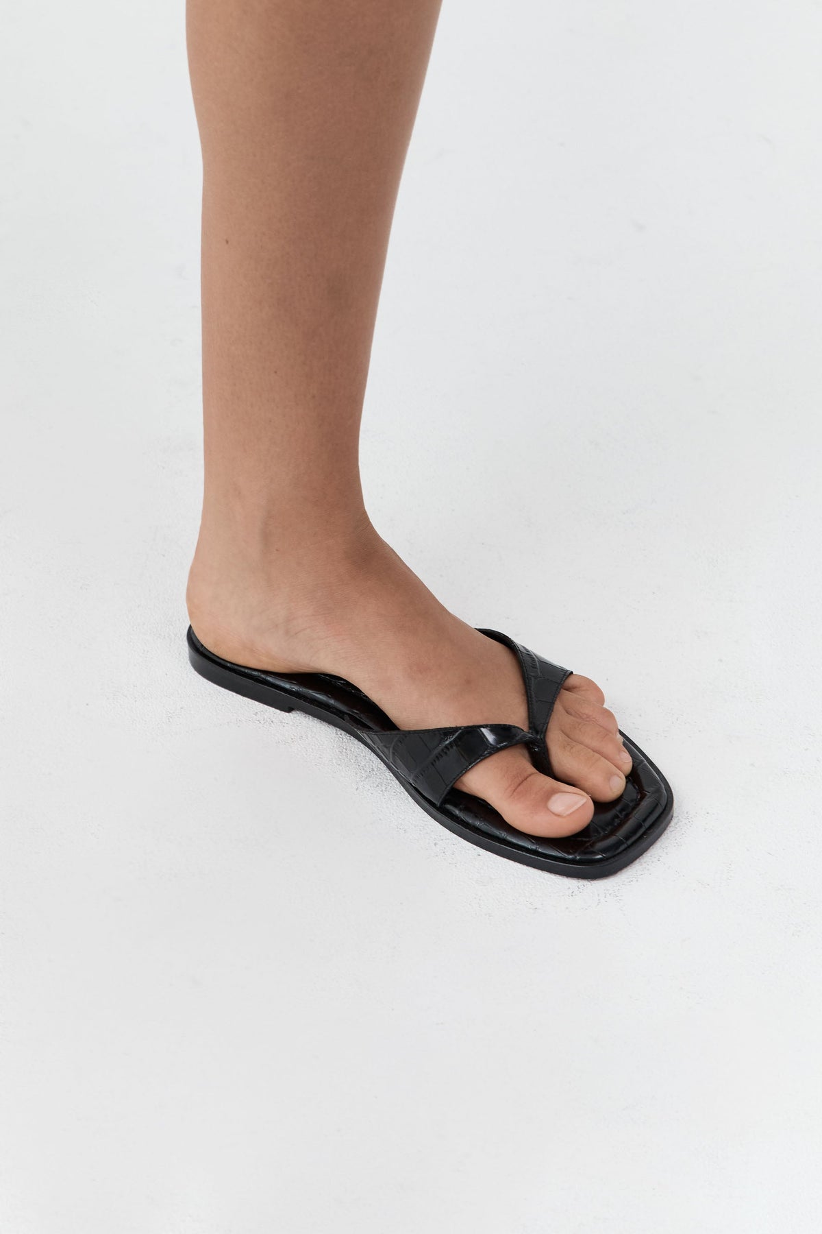 Everyday Thong - Croc Embossed Black