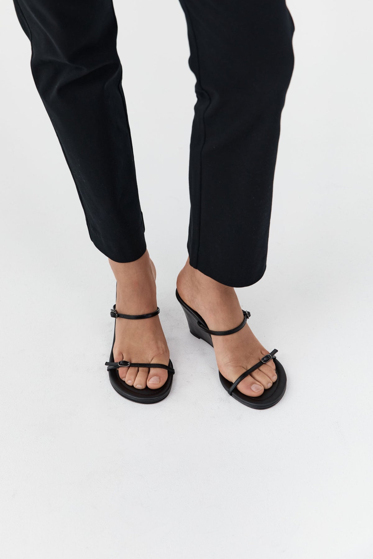 Petit Belt Detail Wedge 70 - Black