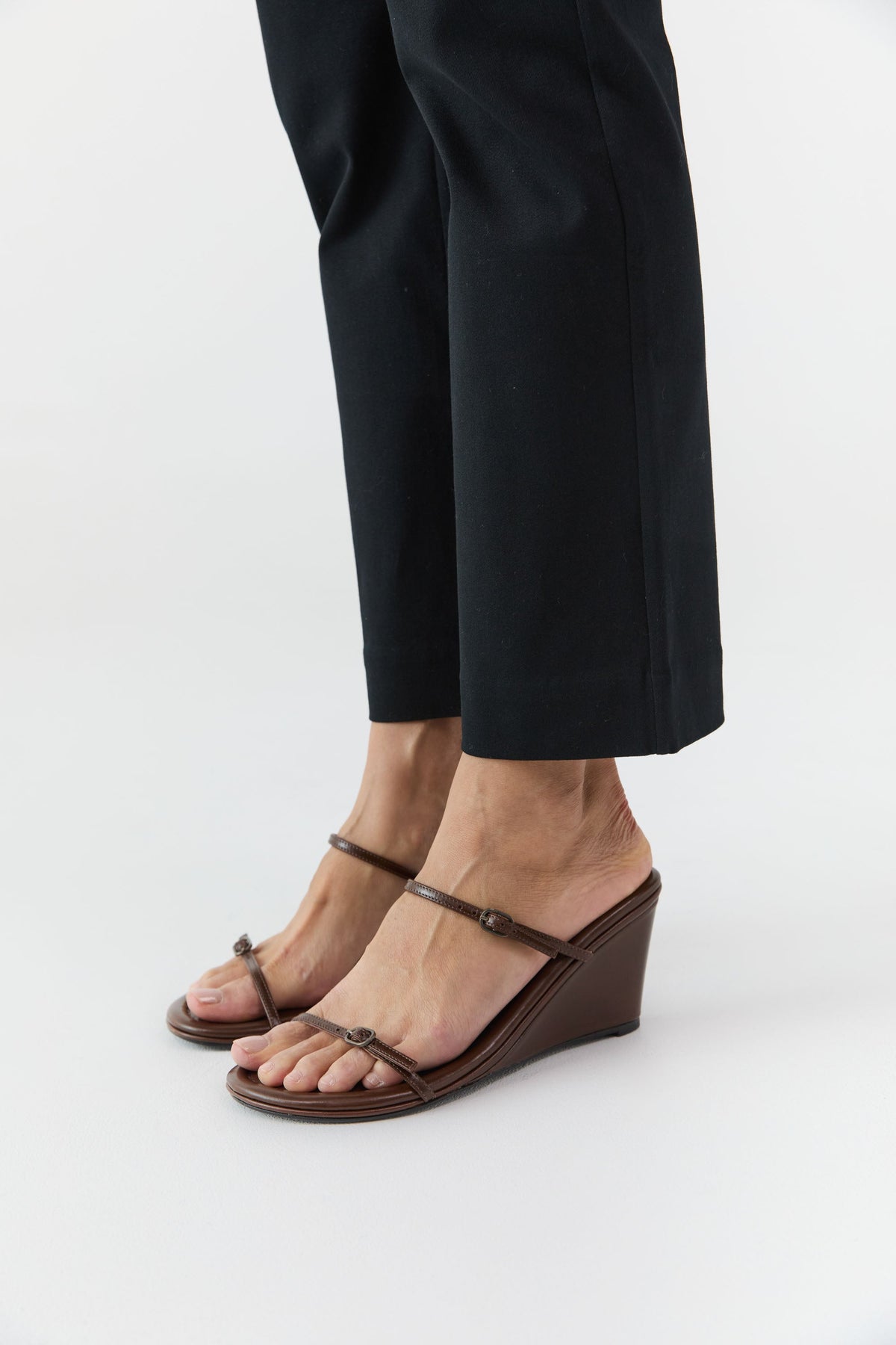 Petit Belt Detail Wedge 70 - Pecan